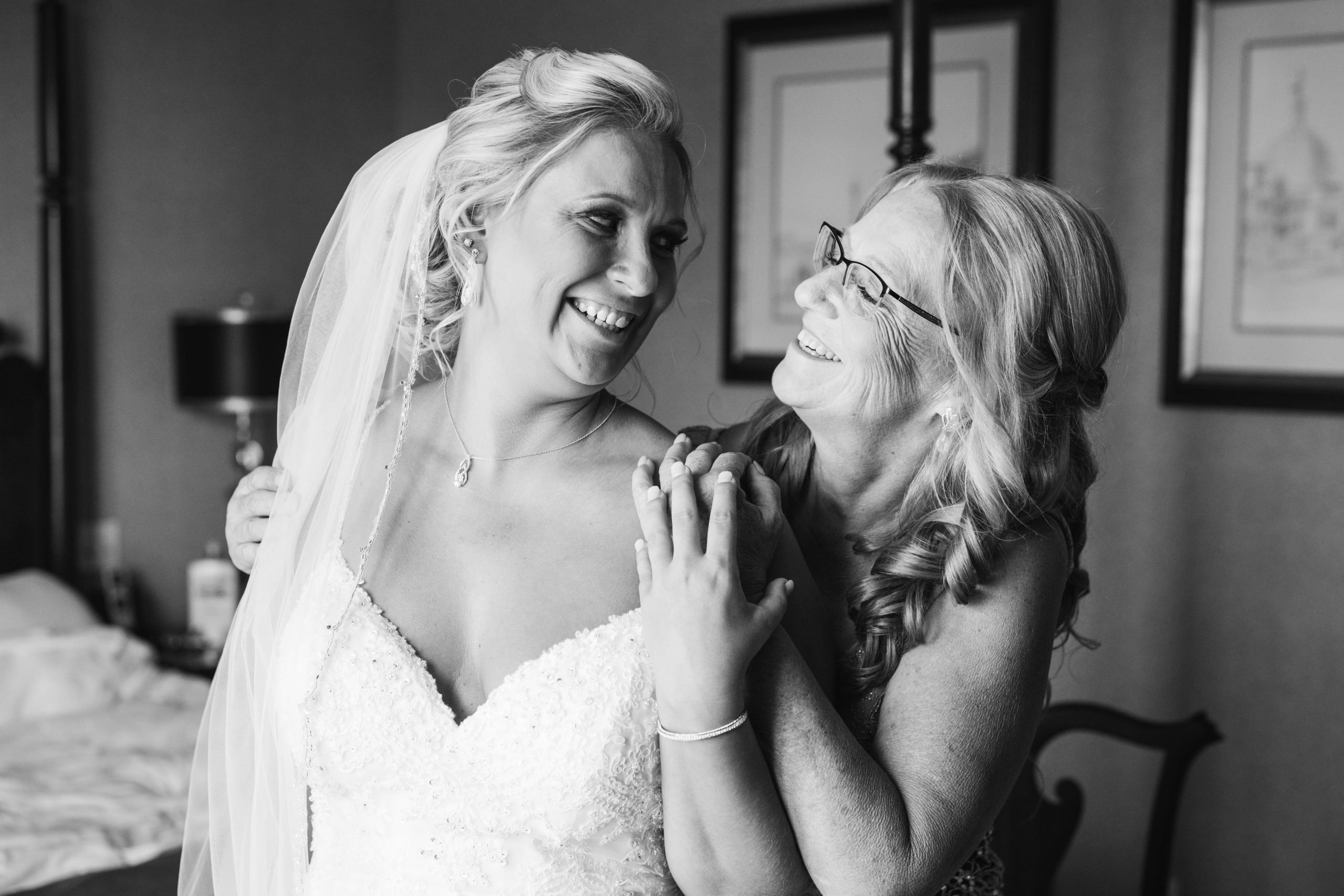 mom and bride pre-ceremony