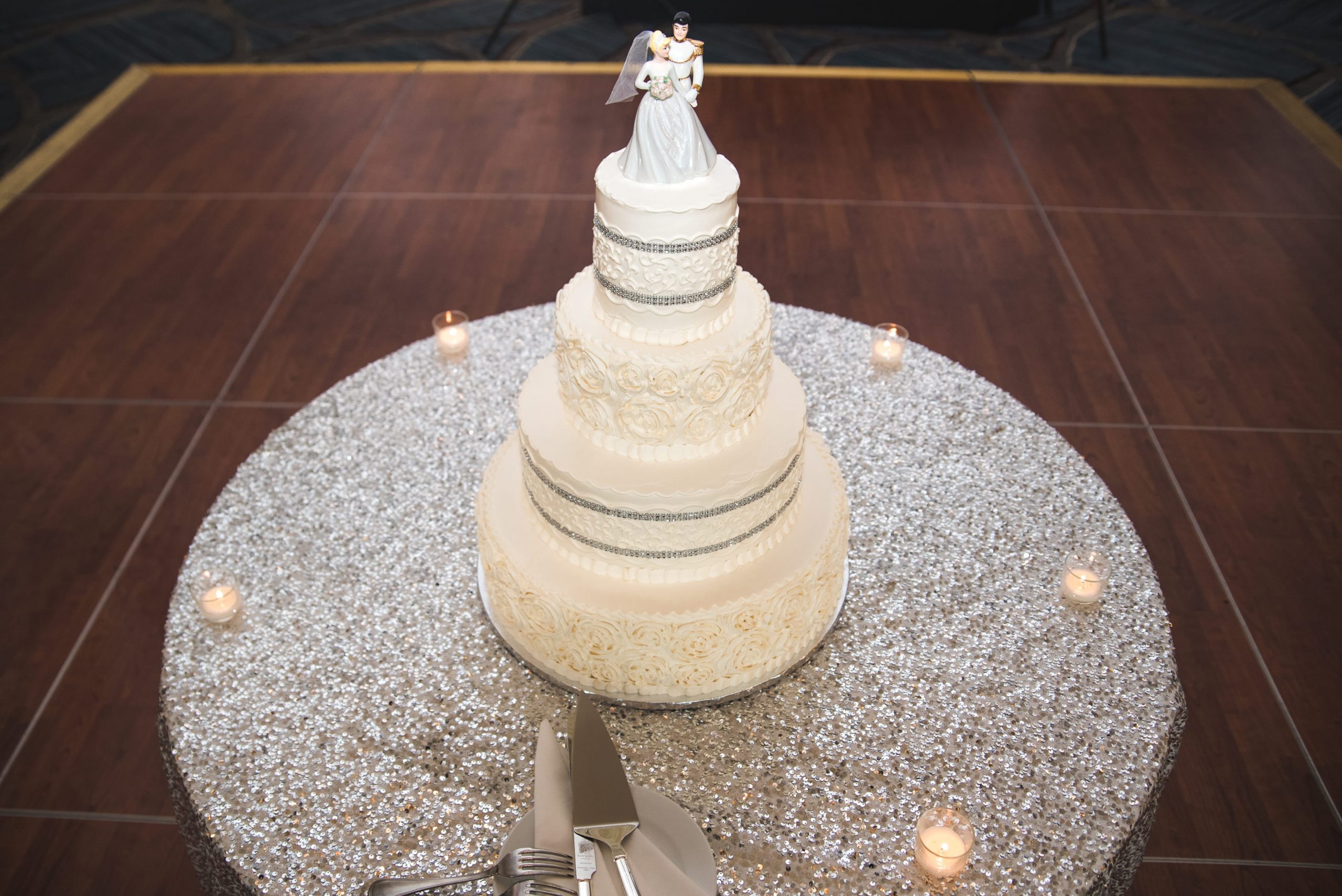 grand wedding cake table