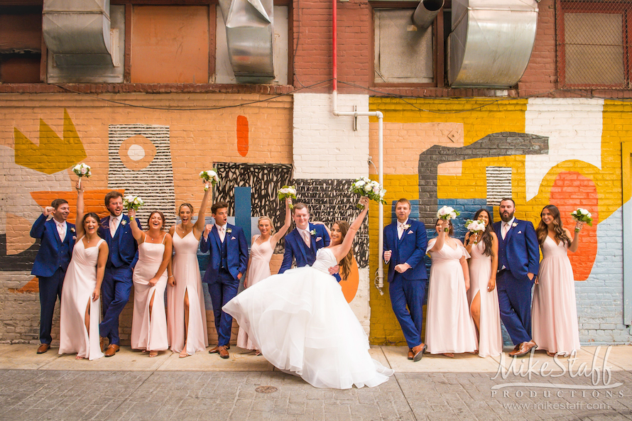 bridal party in downtown detroit wedding_metro detroit wedding photography locations