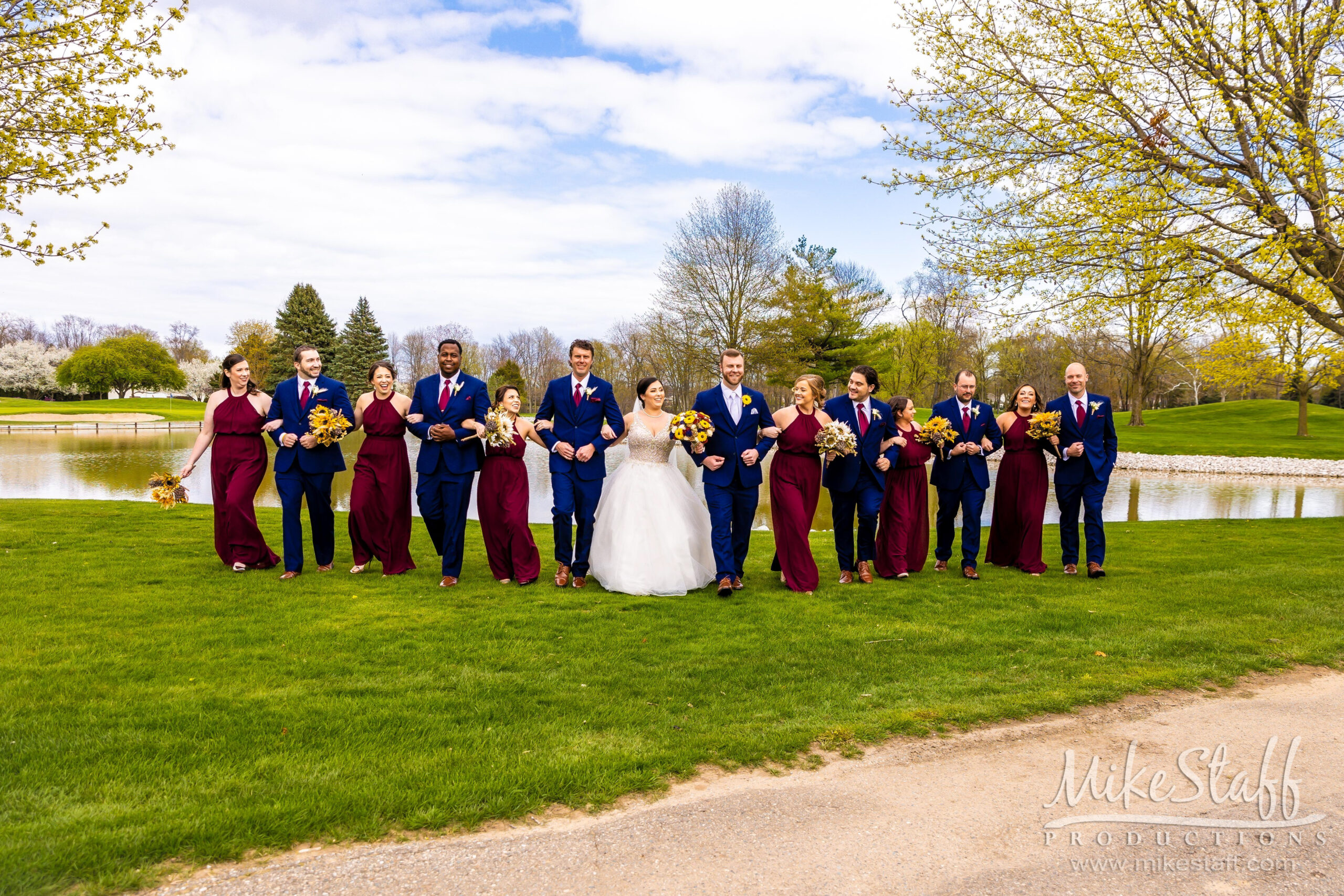 bridal party walking at sycamore hills