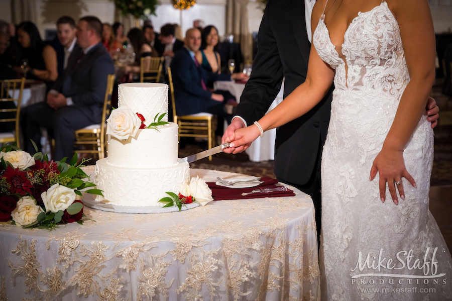 bride and groom cutting the wedding cake