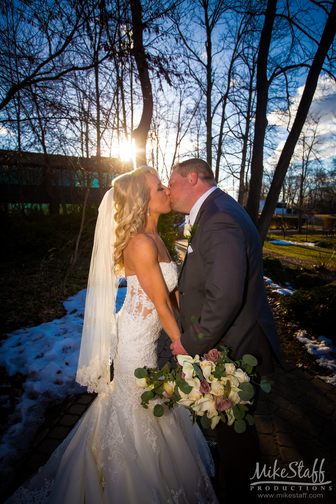 bride and groom kissing at heritage gardens