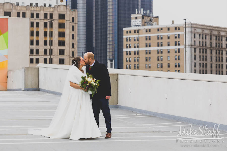 bride and groom kissing on zlot roof downtown detroit