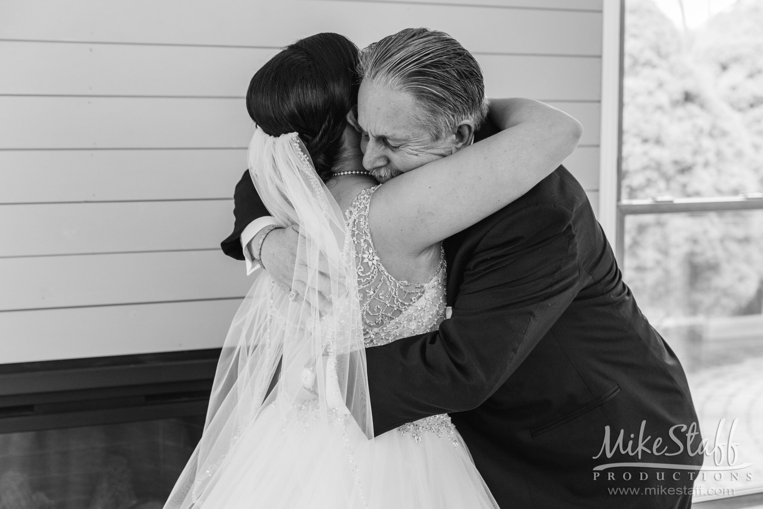 bride hugging dad