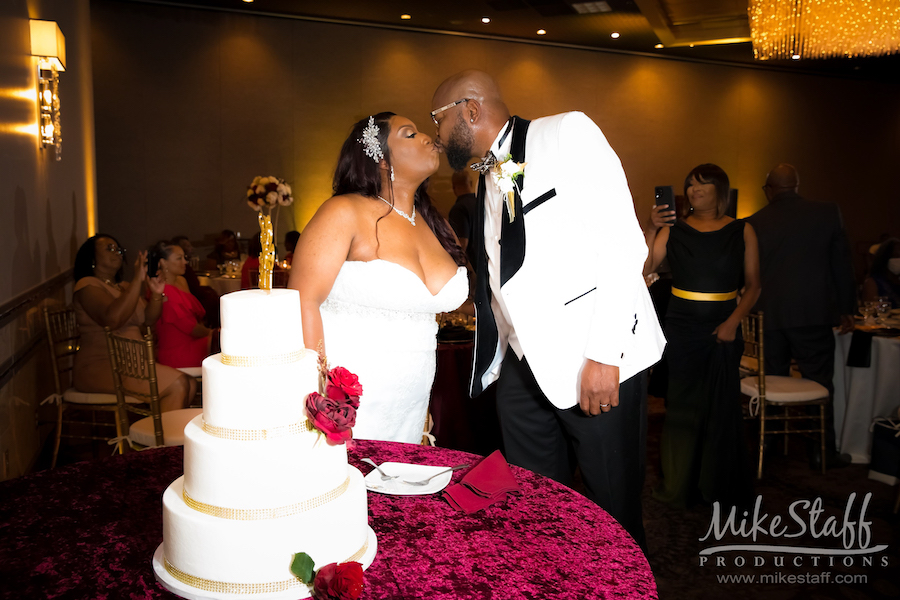 cake cutting at Laurel Manor