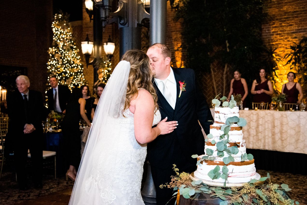 carrie and matthew cake cutting