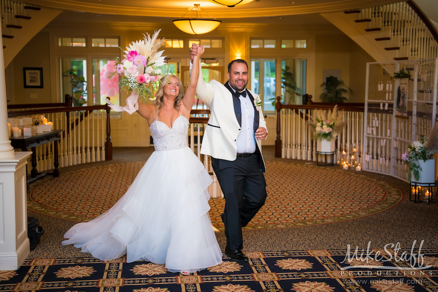 Detroit Wedding Photography at Oakhurst Golf and Country Club_grand entrance at oakhurst country club