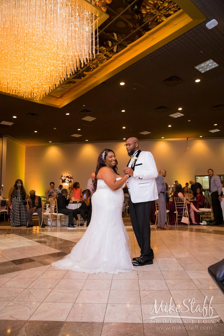 Lomyda and Eric's first dance at Laurel Manor