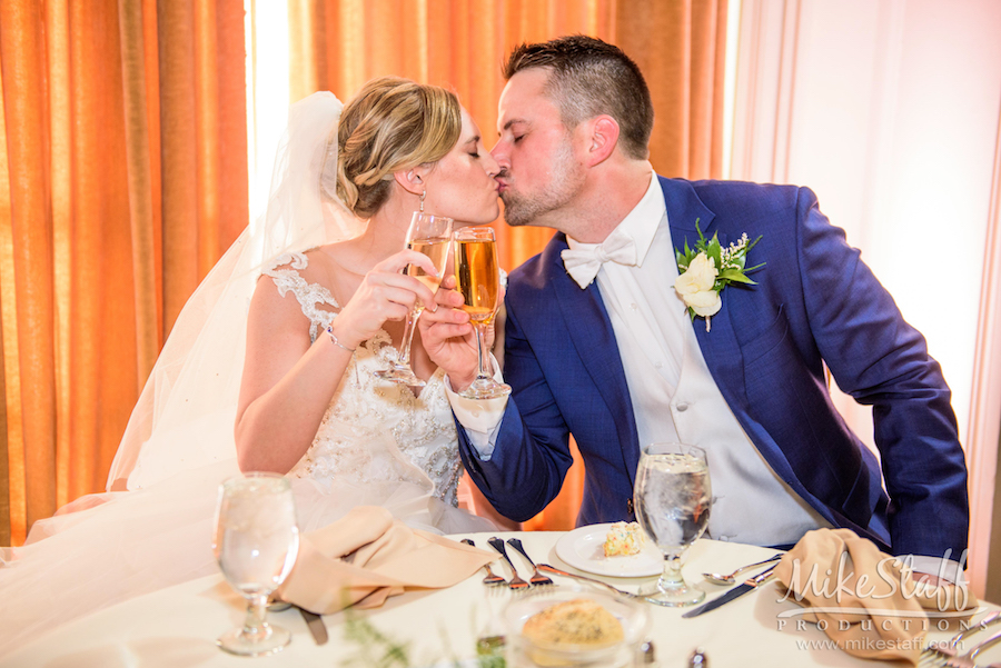 sweetheart table at colony club