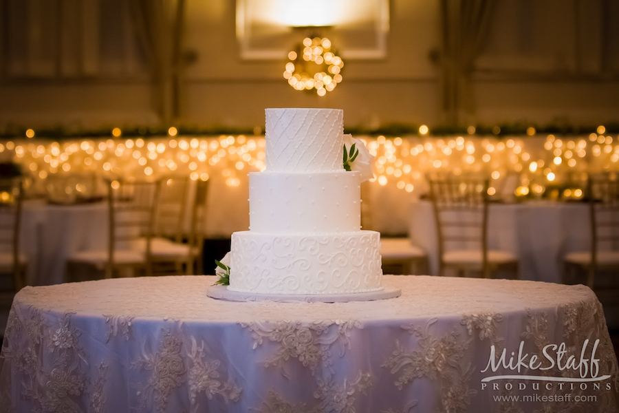 weddding cake at inn at st johns ballroom